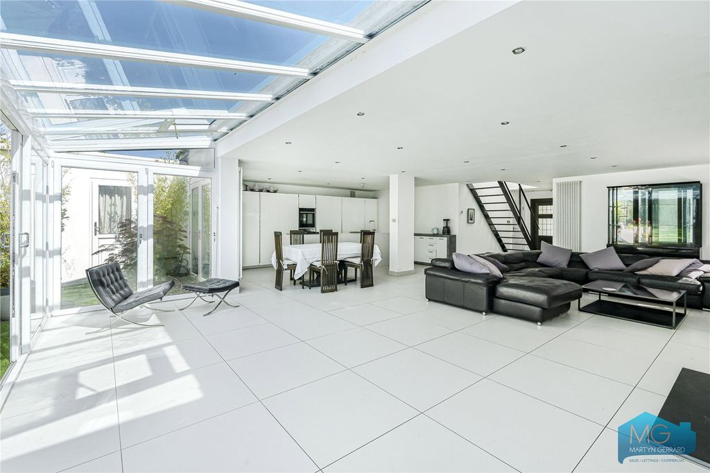 Property photo 2 of 47 Picture No. 03
