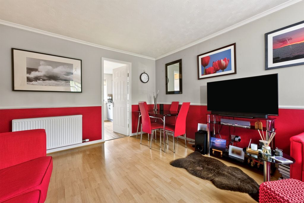 Property photo 3 of 12