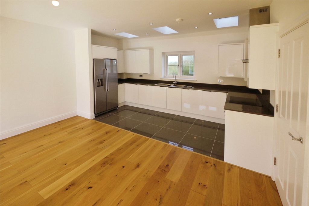 Property photo 3 of 16 Picture No. 32