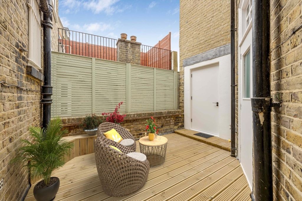 Property photo 2 of 7 2