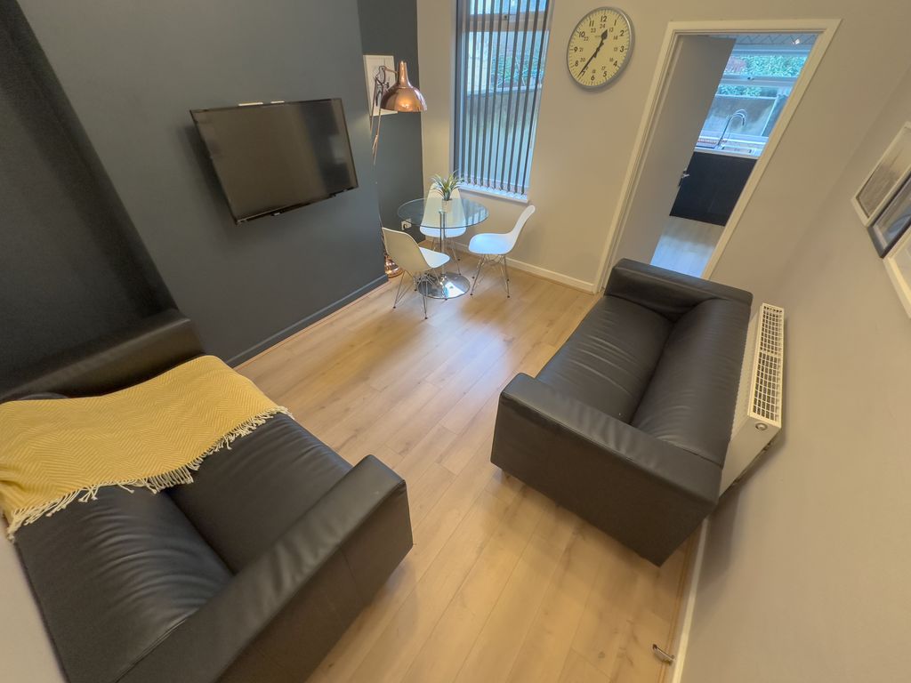 Property photo 3 of 7 1