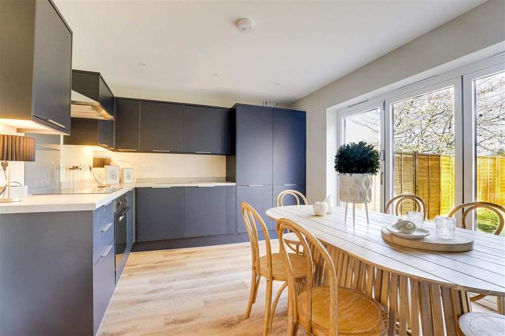 Property photo 3 of 25 11667.Jpg