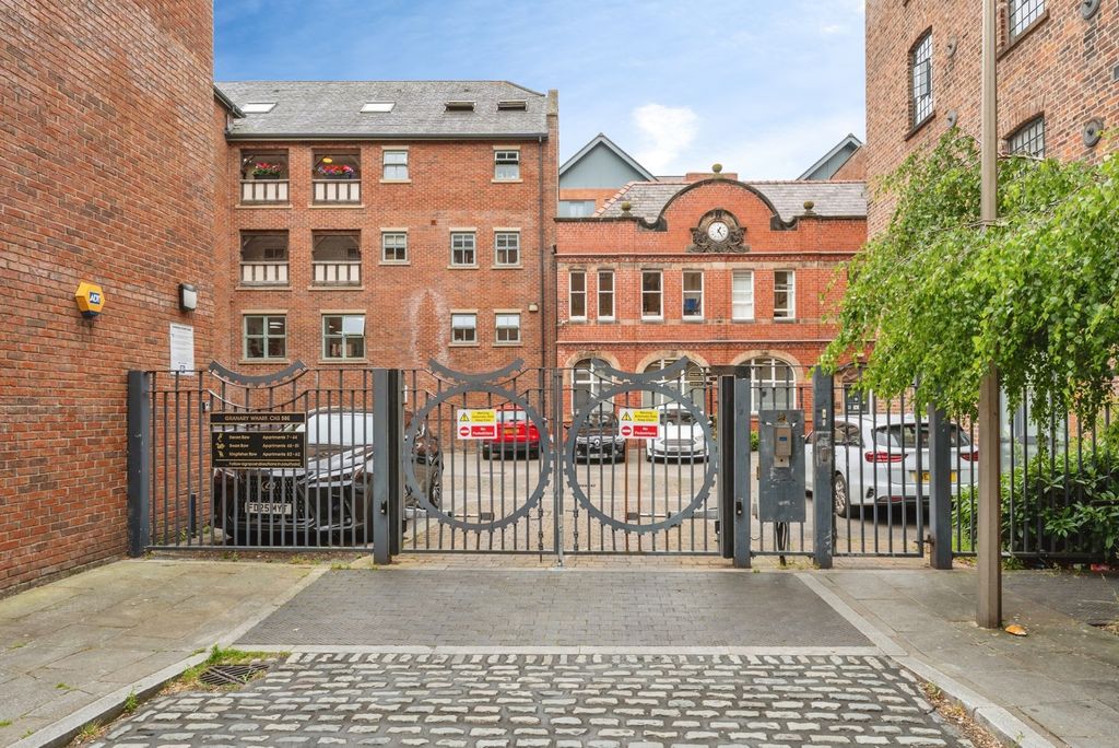 Property photo 1 of 17 Pbox-Img.Jpg