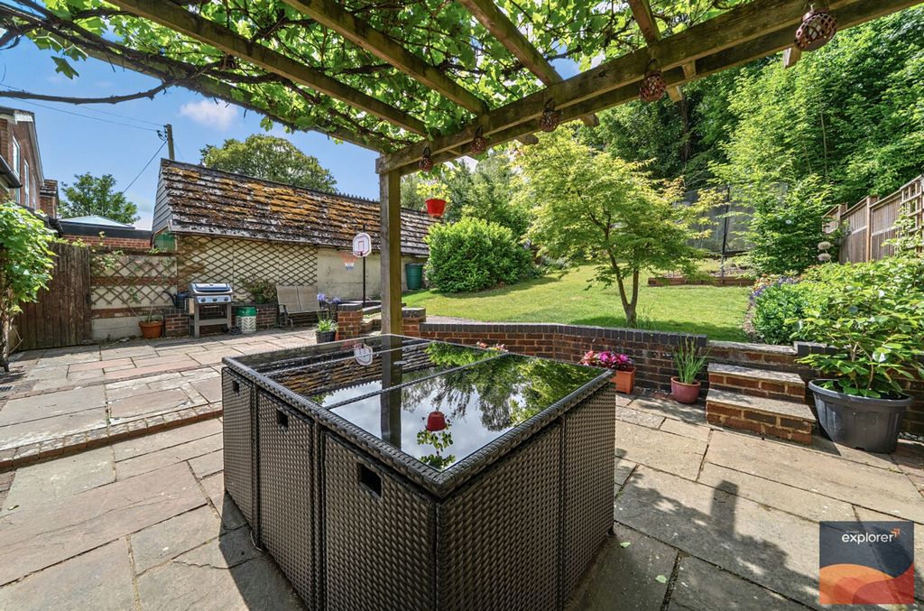 Property photo 2 of 28