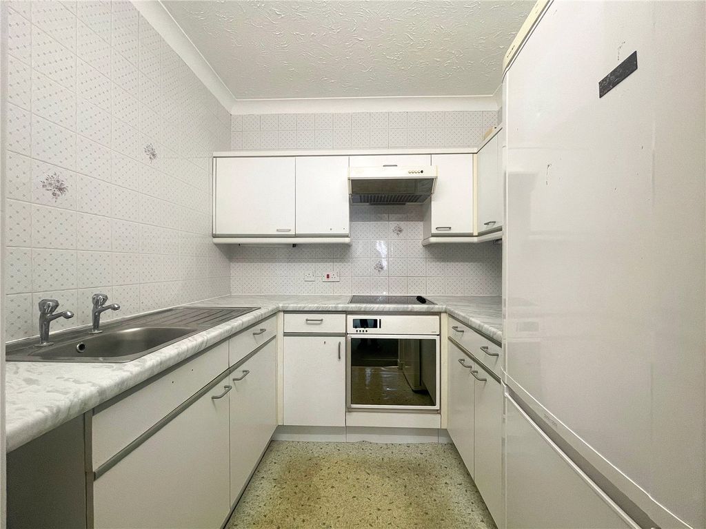 Property photo 3 of 12 Kitchen