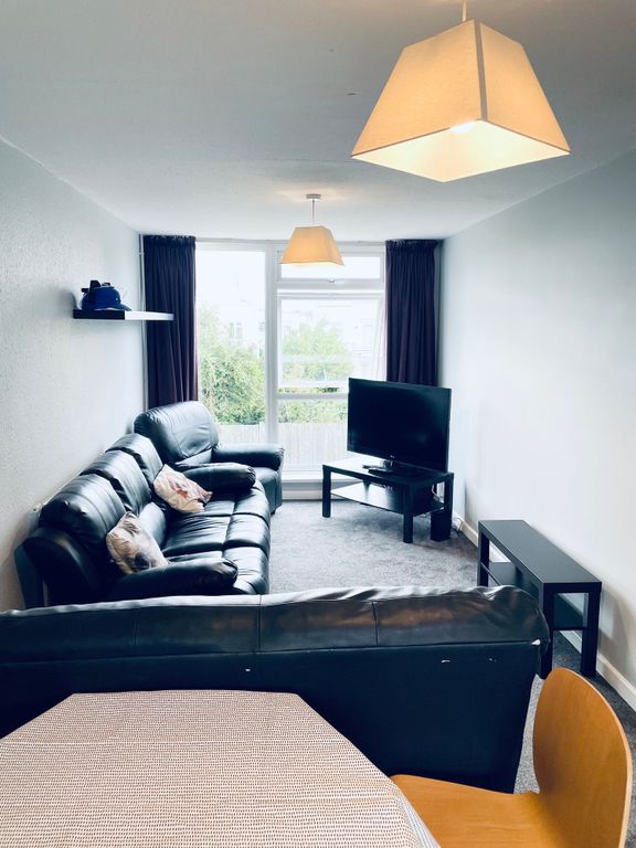 Property photo 2 of 14 Bright, Modern Living Room With Large Window And N...