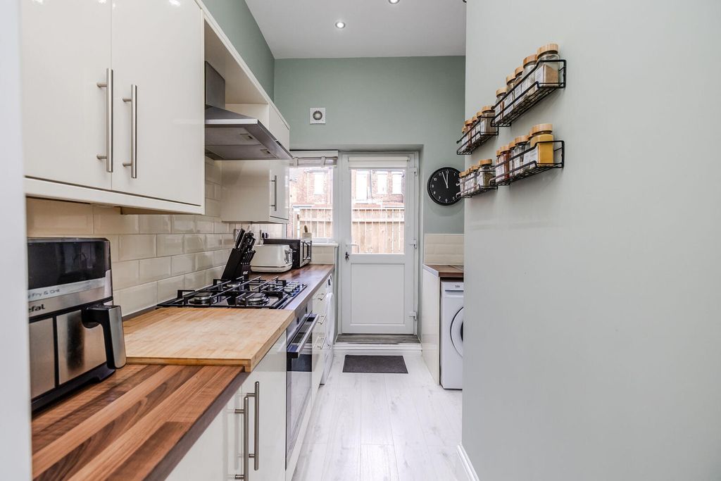 Property photo 3 of 15 Kitchen