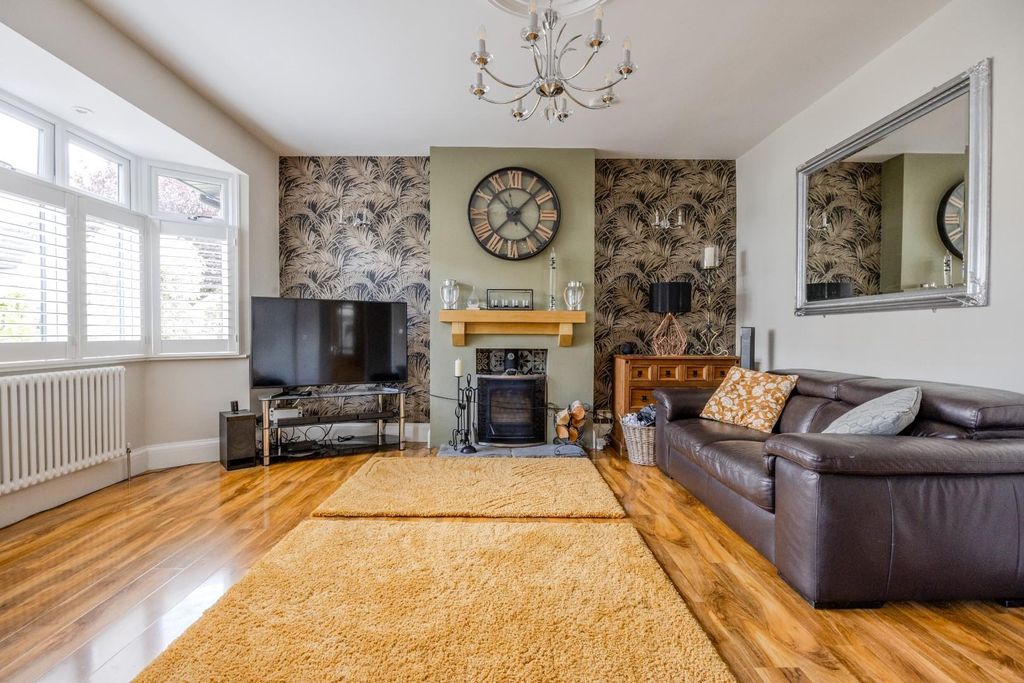 Property photo 2 of 42