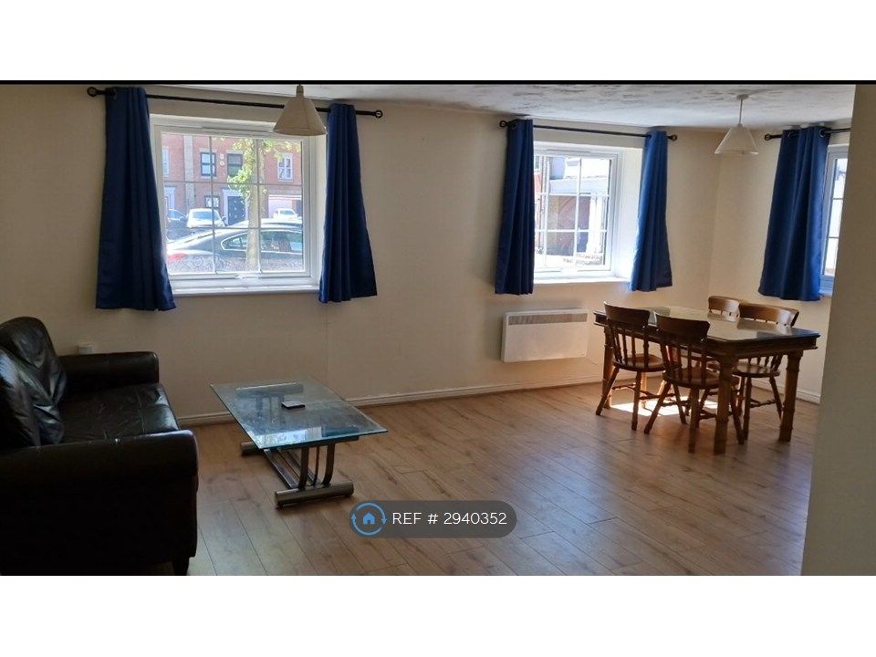 Property photo 1 of 11 Lounge