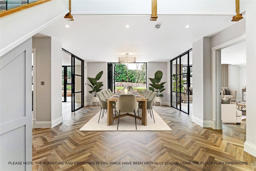 Property photo 3 of 25 Entrance Hall