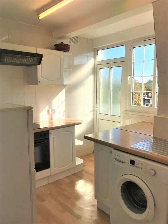 Property photo 3 of 9 Kitchen