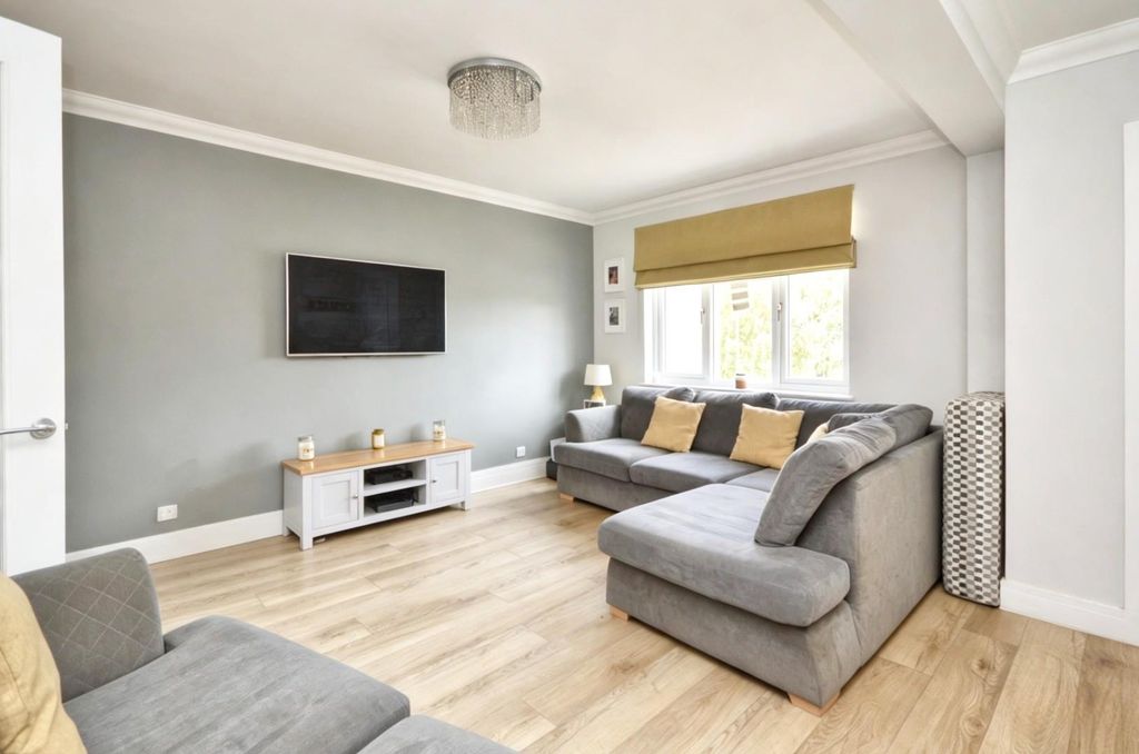 Property photo 2 of 17 Sitting Room