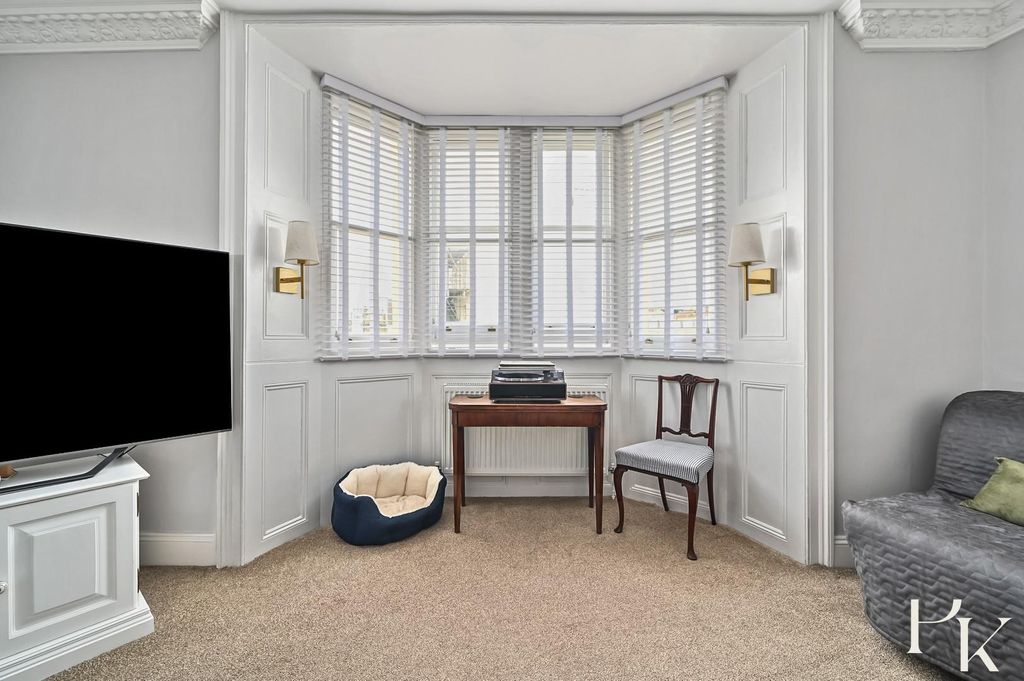 Property photo 3 of 17 Flt-6-Osbourne-Mansions-Bn3 (11) .Jpg