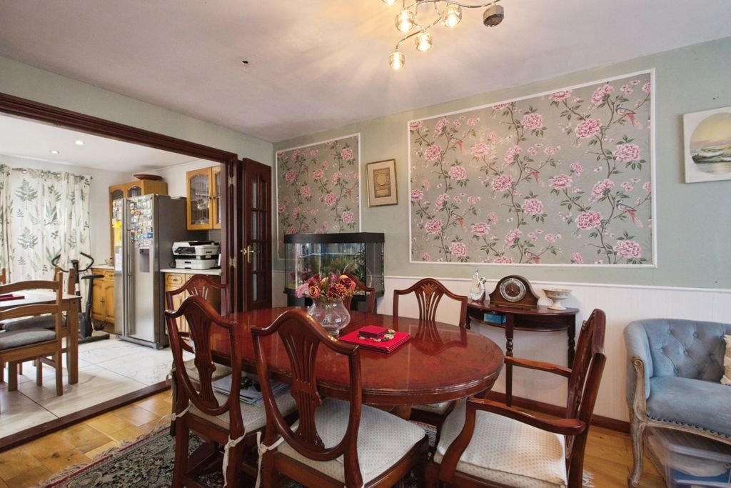 Property photo 1 of 19 Img_4276