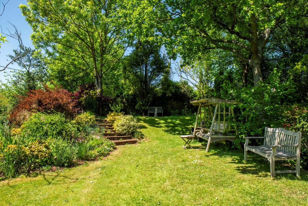 Property photo 2 of 18 Image