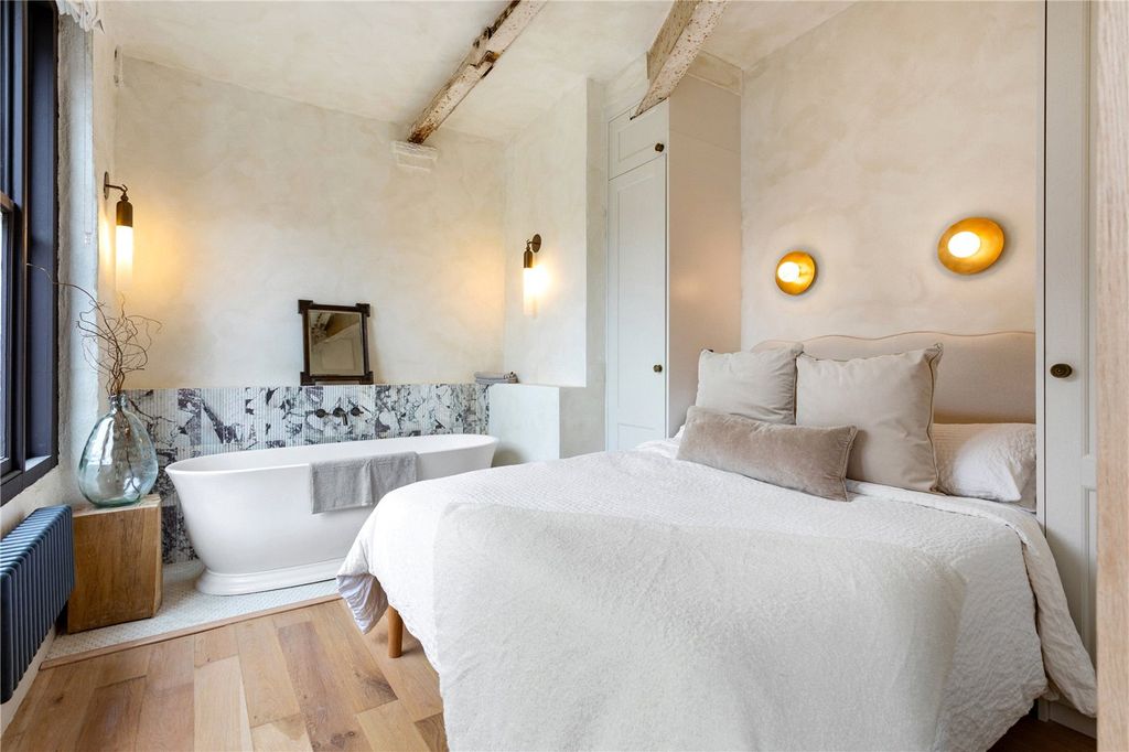 Property photo 3 of 11 Picture No. 02