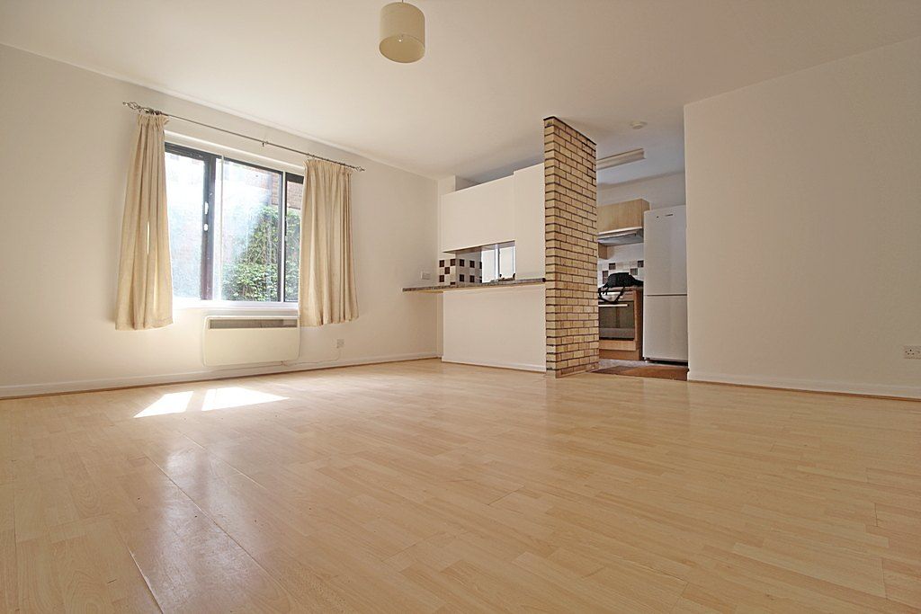Property photo 1 of 7 2 Bed Flat