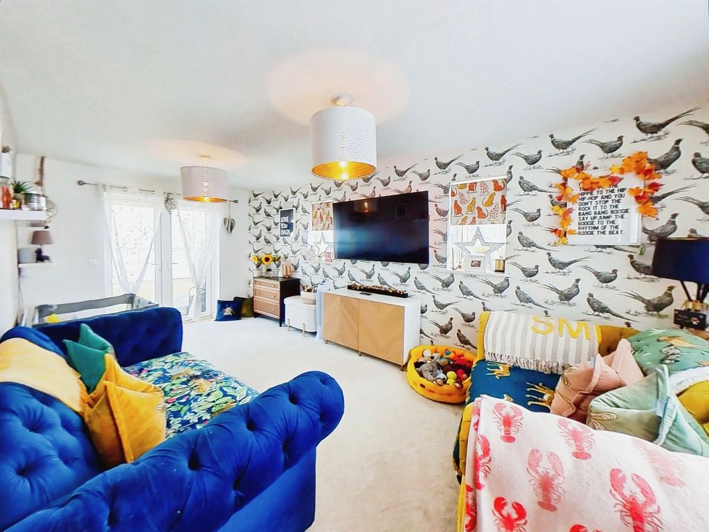 Property photo 2 of 17