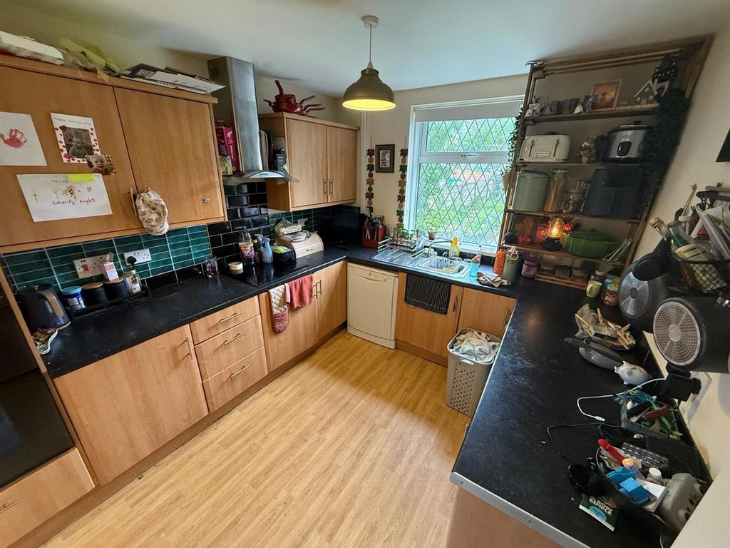 Property photo 3 of 25
