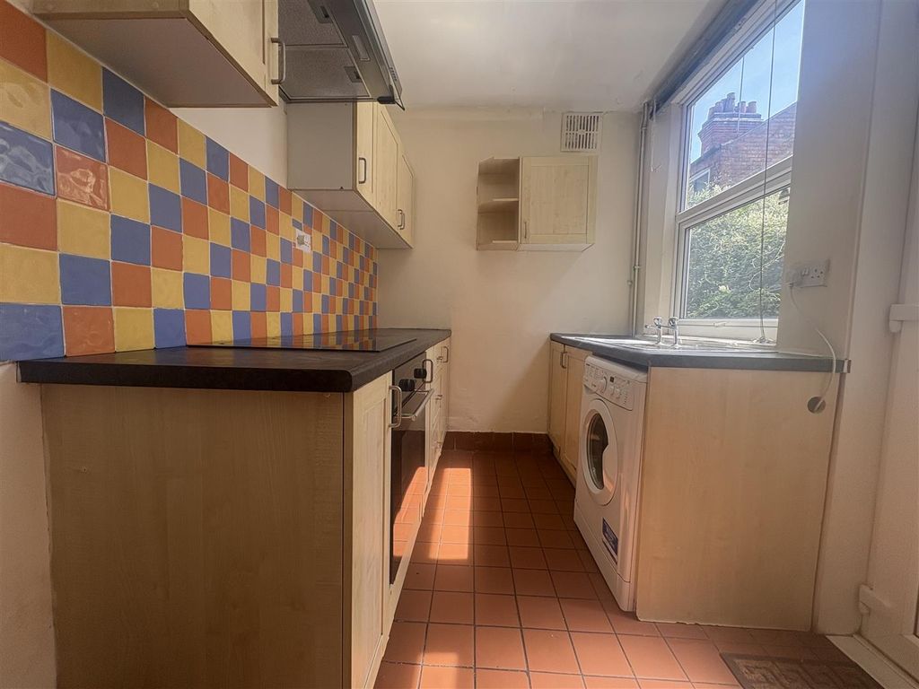 Property photo 2 of 6 Kitchen