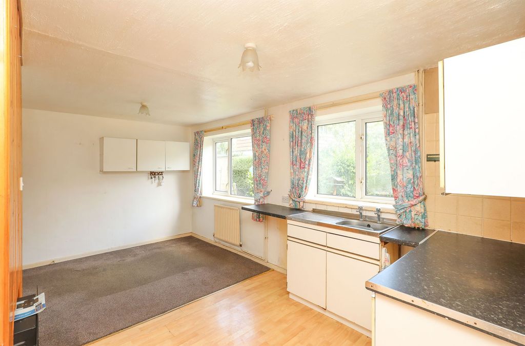 Property photo 2 of 21