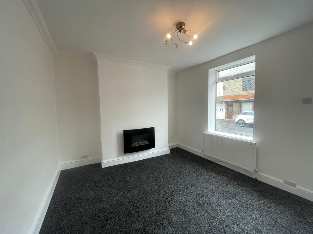 Property photo 2 of 8 Living Room