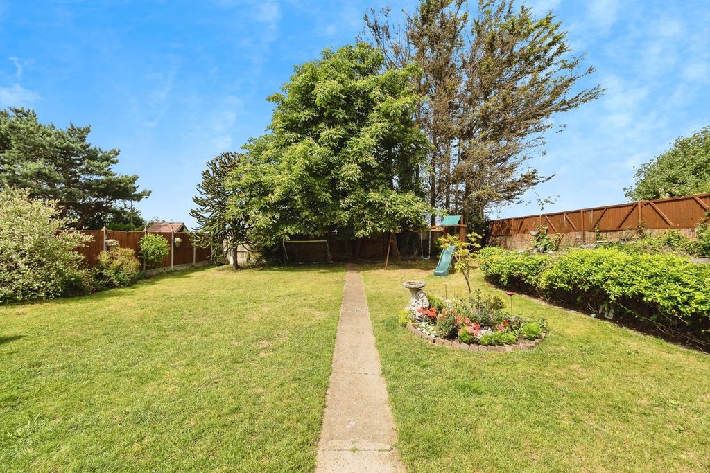 Property photo 2 of 18 Garden
