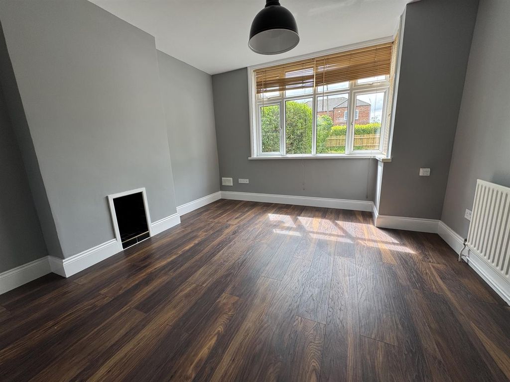 Property photo 3 of 14 Lounge Area