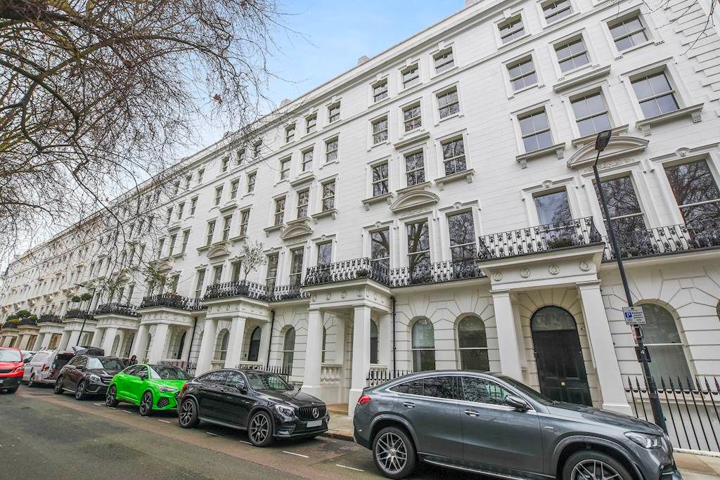 Property photo 1 of 15 08-Fa43Gcscl - 5 Hempel Gnds - Exterior -Original