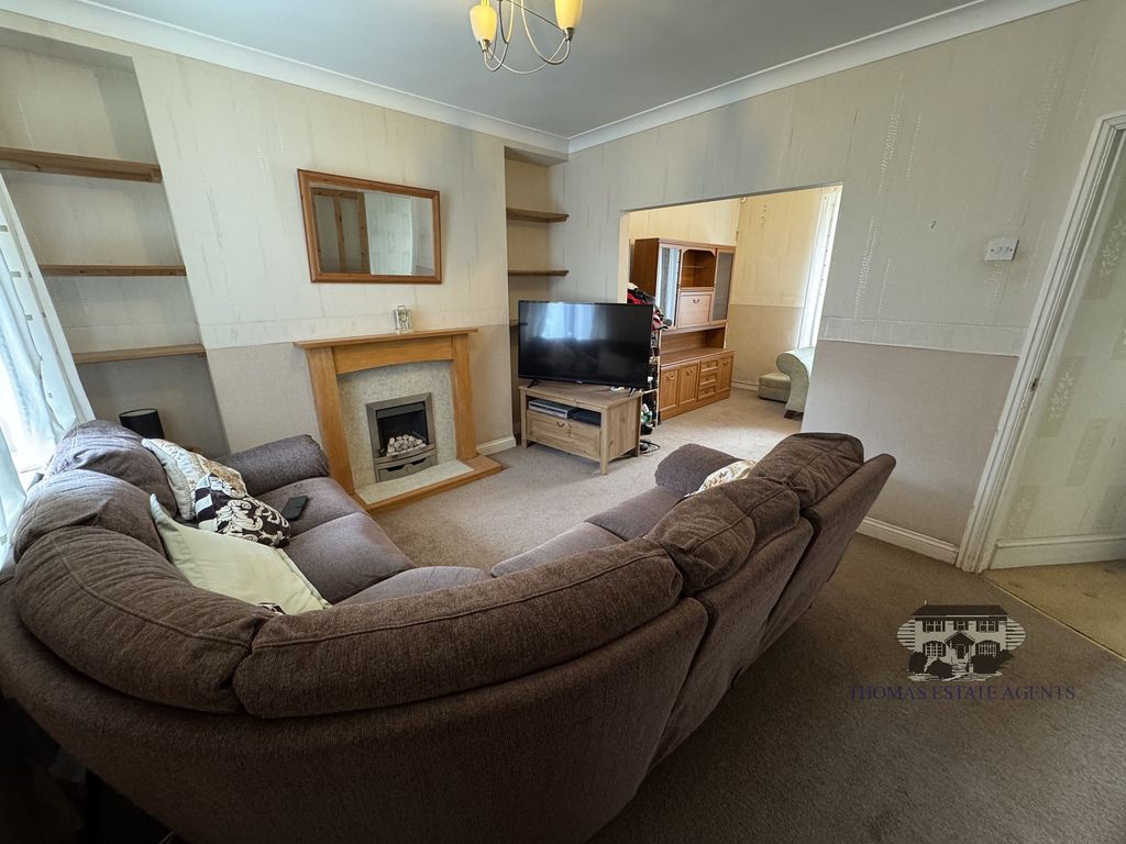 Property photo 2 of 12 Lounge