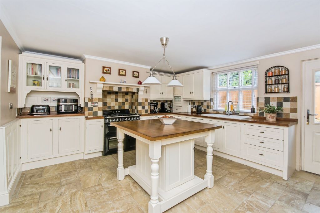 Property photo 2 of 33