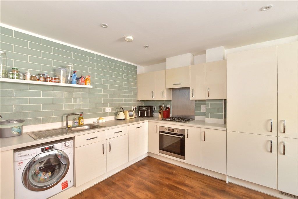 Property photo 3 of 14 Kitchen/ Dining Room