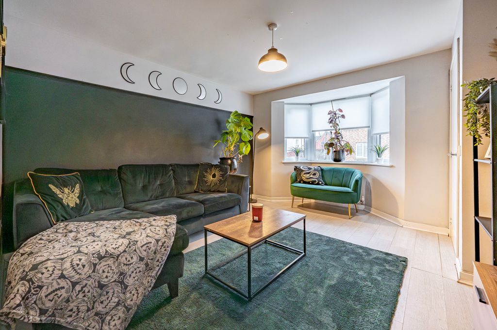 Property photo 2 of 40