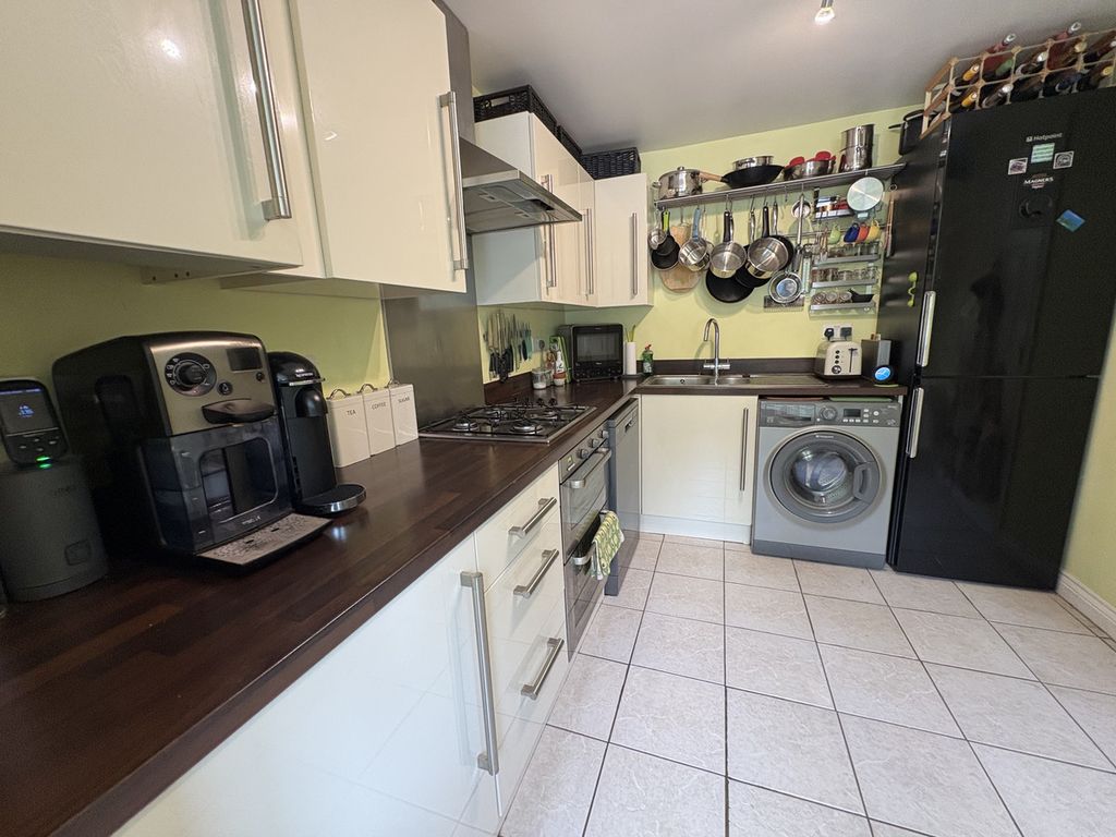 Property photo 3 of 20