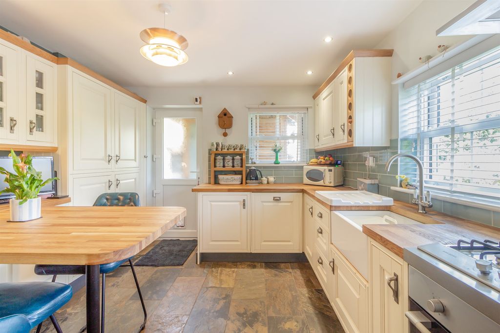 Property photo 2 of 47