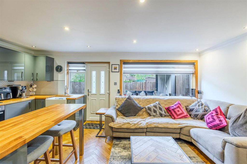 Property photo 3 of 23 Commercial Road-27.Jpg