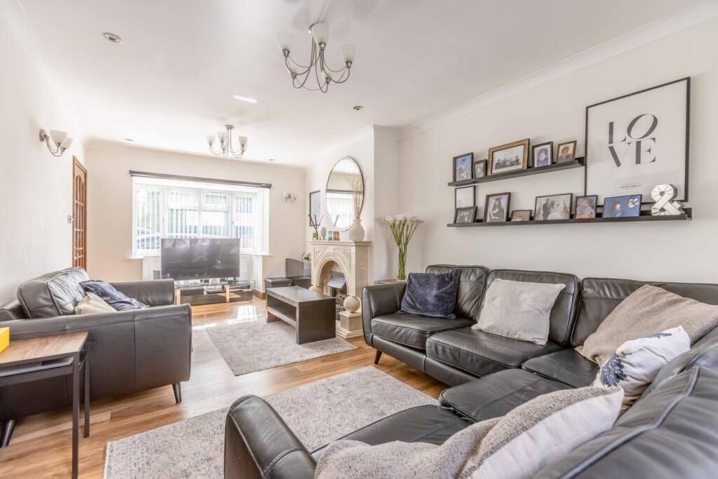 Property photo 2 of 21 Living Room