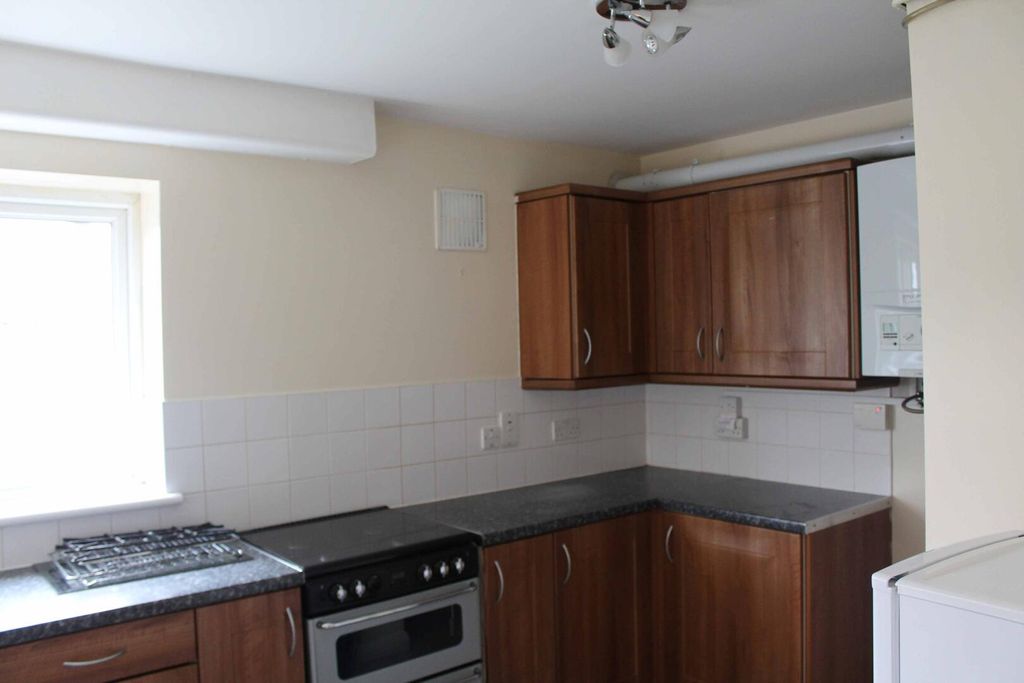 Property photo 2 of 8 Kitchen