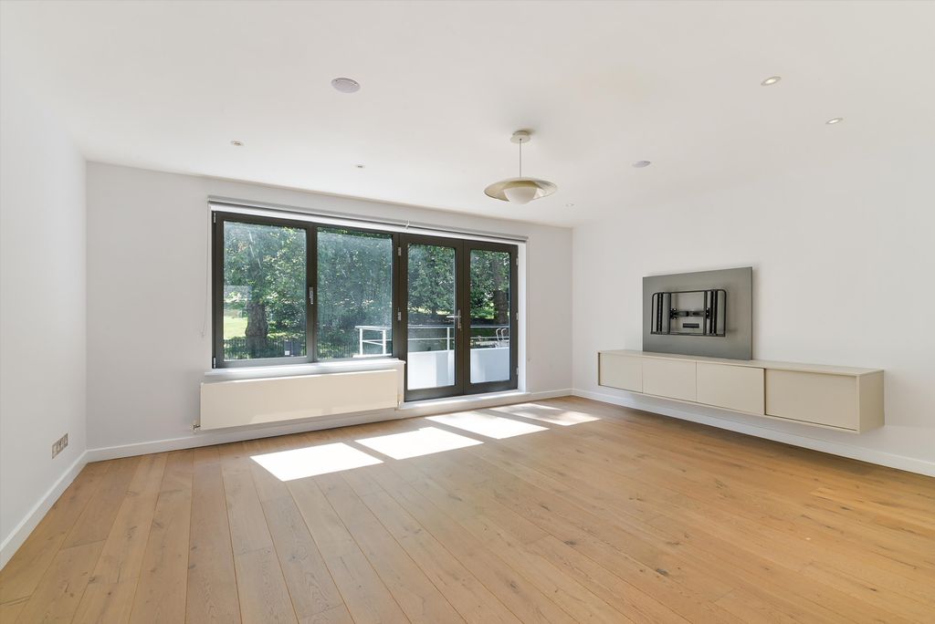 Property photo 1 of 18 Image