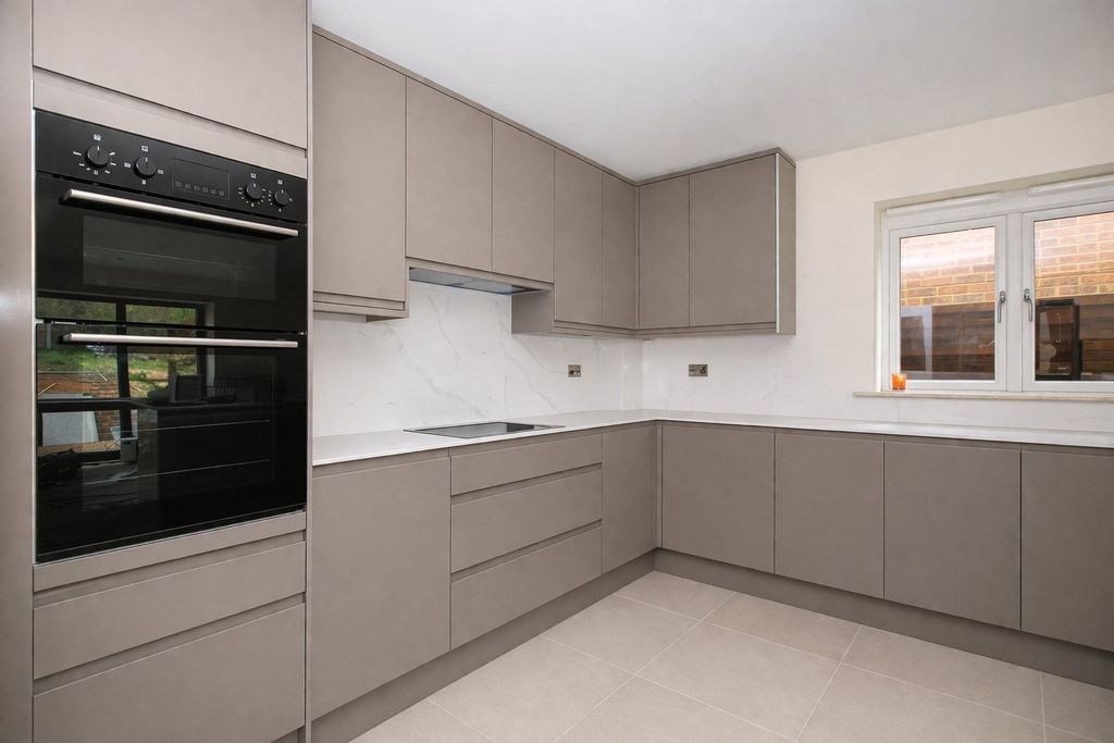 Property photo 2 of 11 Picture No. 22