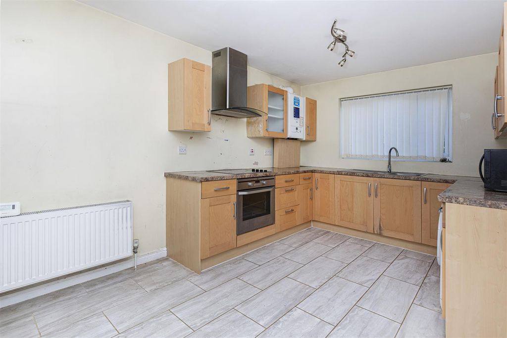 Property photo 2 of 22 Kitchen