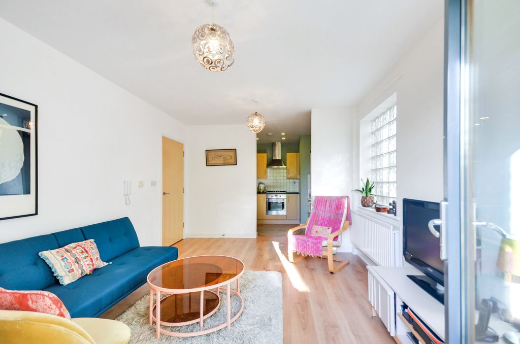 Property photo 3 of 24 Lounge (4) (1).Jpg