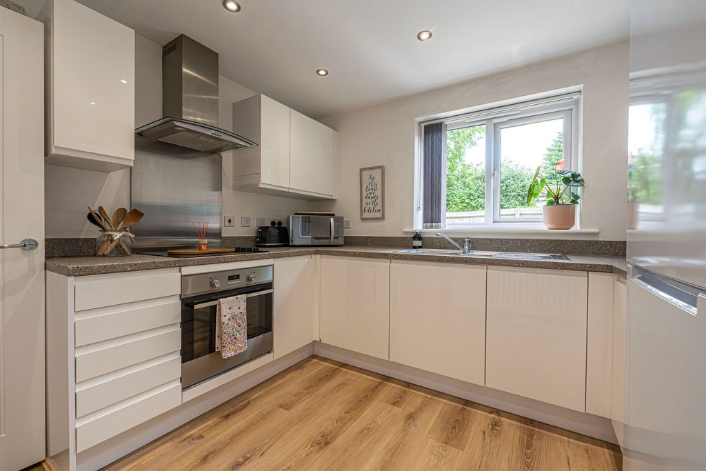 Property photo 2 of 35
