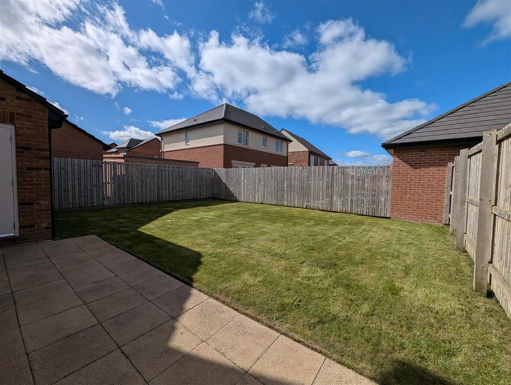 Property photo 3 of 15 Externally