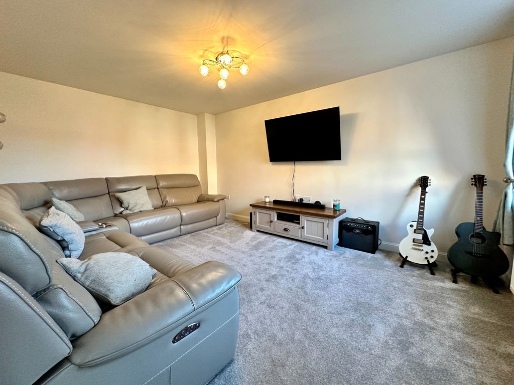 Property photo 3 of 27