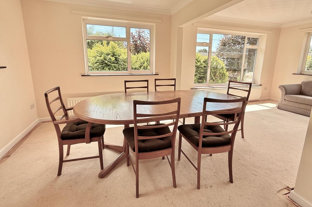 Property photo 3 of 21 Gallery