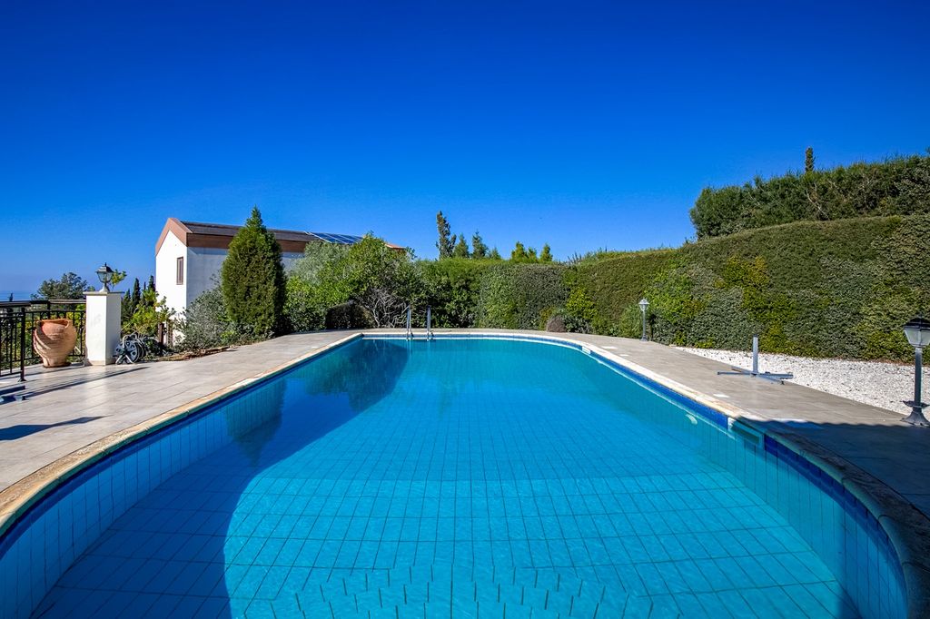 Property photo 2 of 38