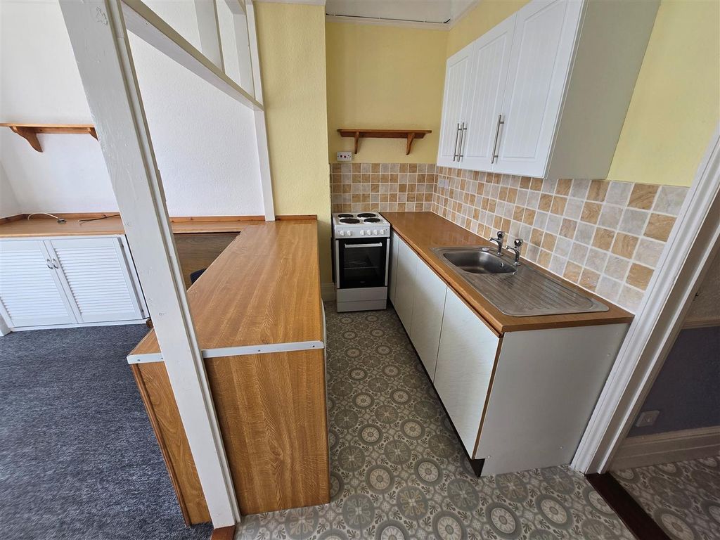 Property photo 3 of 5 Lounge/Kitchen