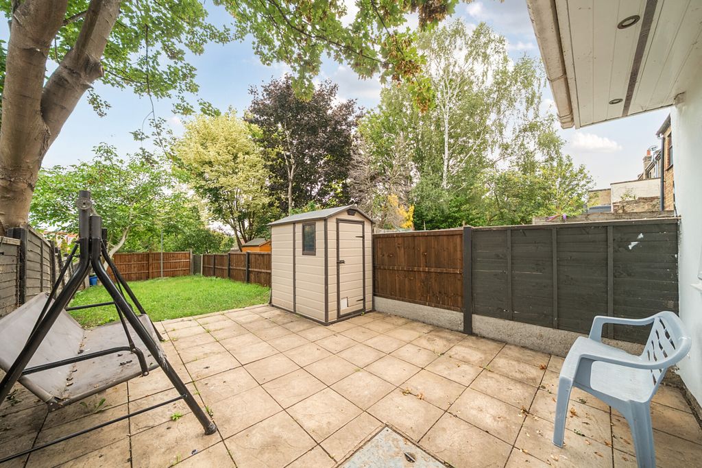 Property photo 3 of 17 Garden