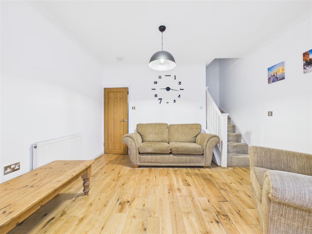 Property photo 3 of 14 Cam05193G0-Pr0047-Still005.Jpg